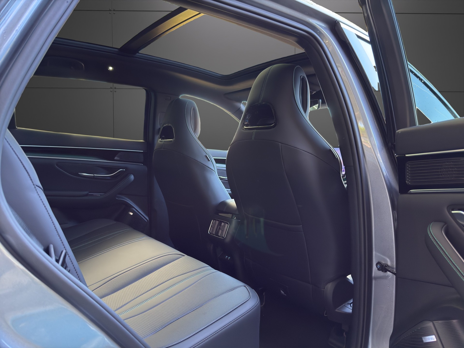 BYD Seal U DM-i Design AWD-image-8