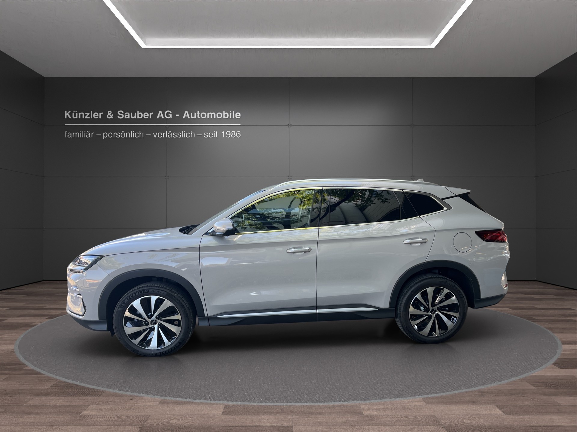BYD Seal U DM-i Design AWD-showroom-element-1