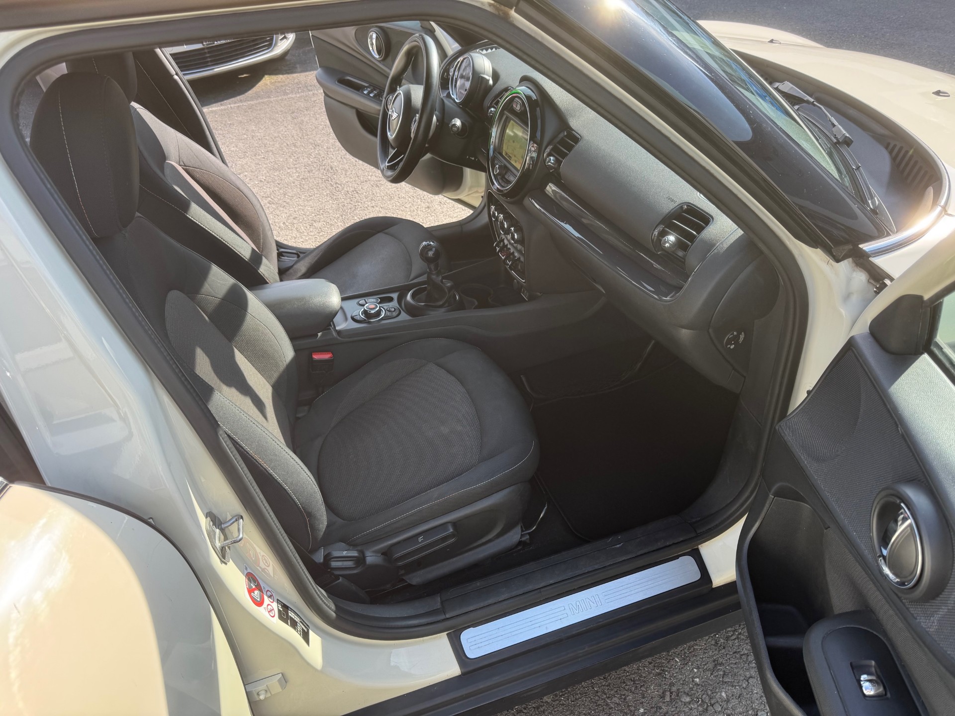 MINI Clubman Cooper-image-12
