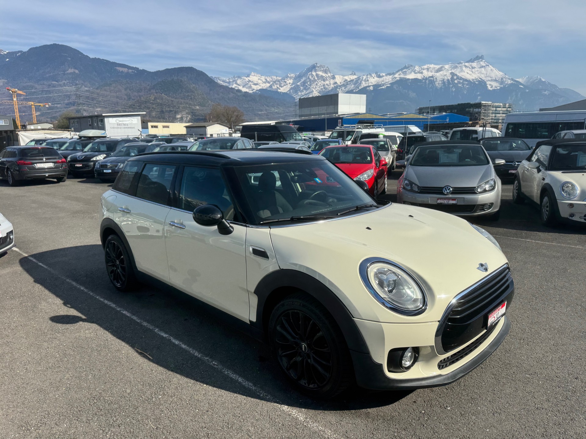 MINI Clubman Cooper-image-1