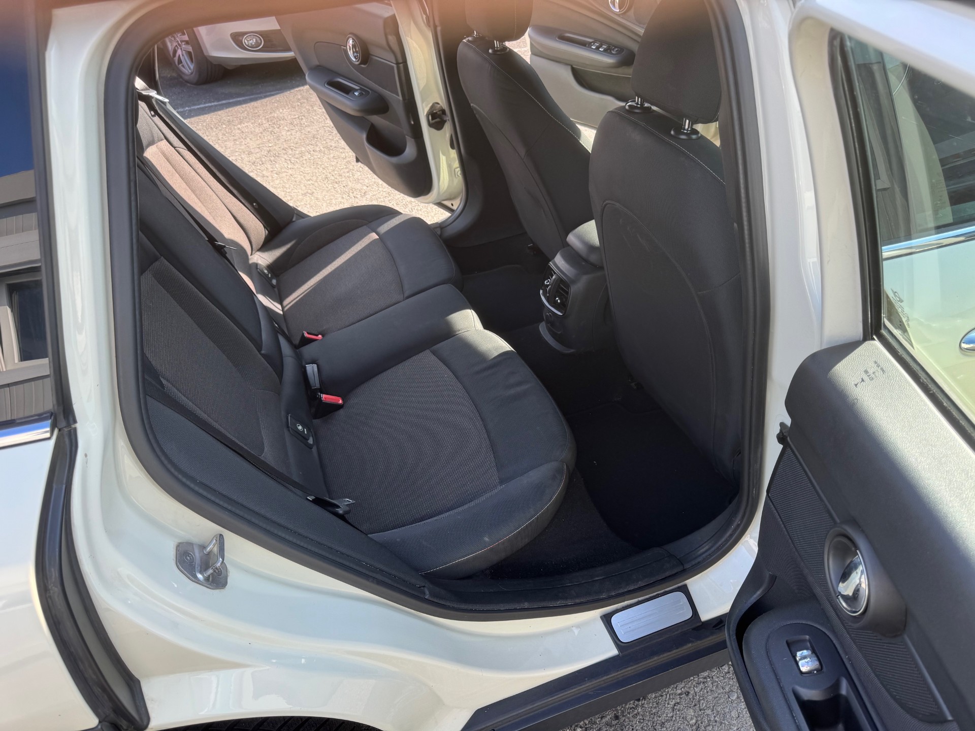 MINI Clubman Cooper-image-11