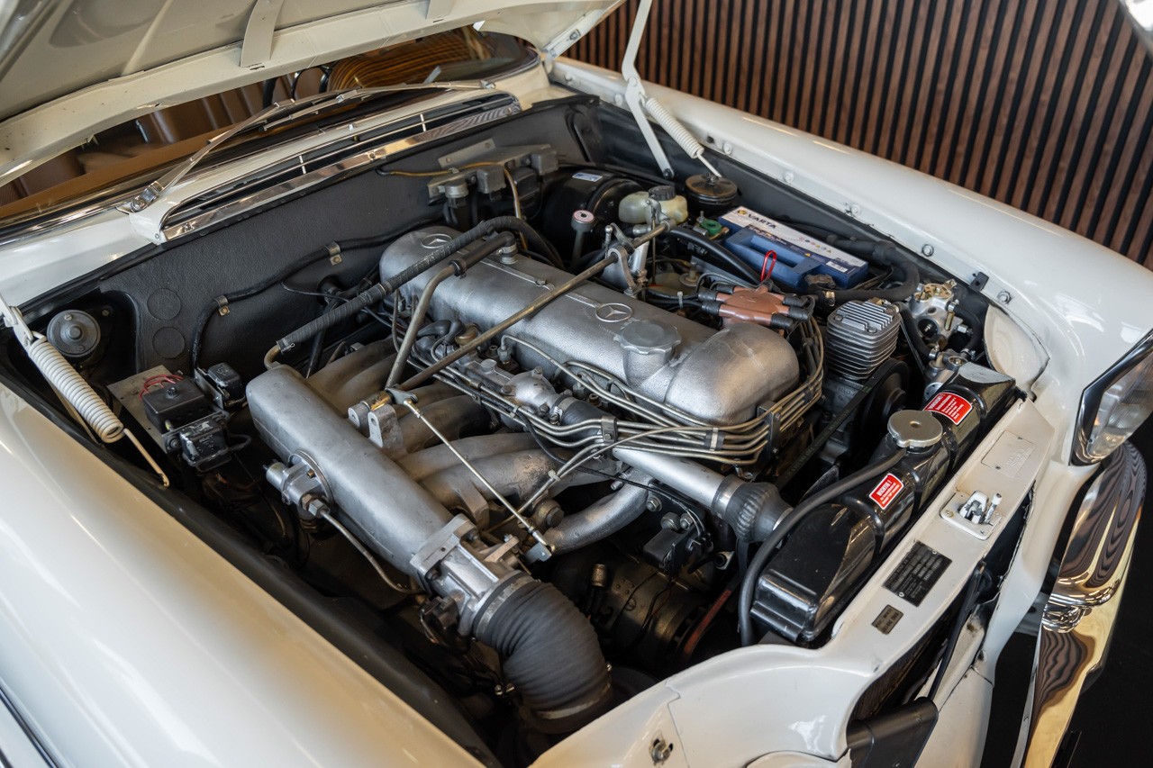 MERCEDES-BENZ 300 SE-image-33