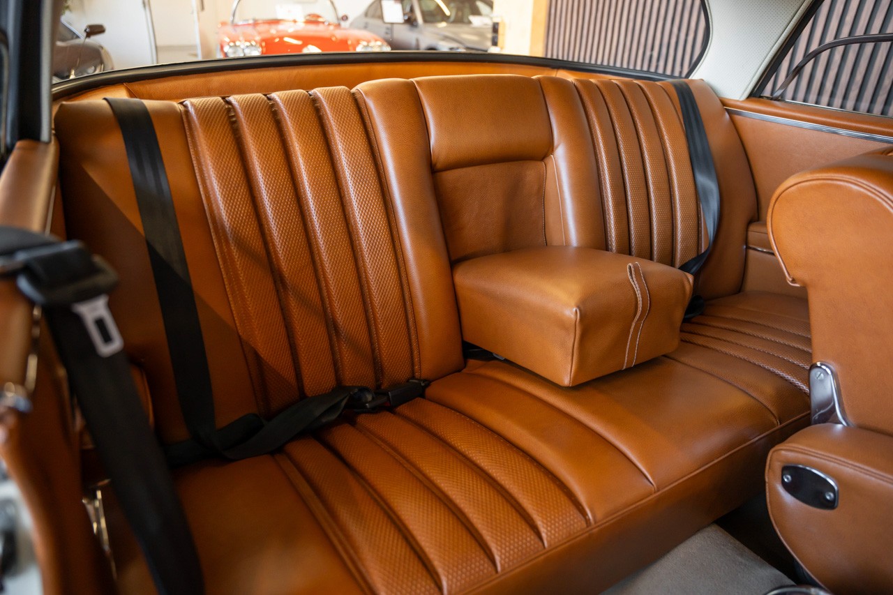 MERCEDES-BENZ 300 SE-image-16