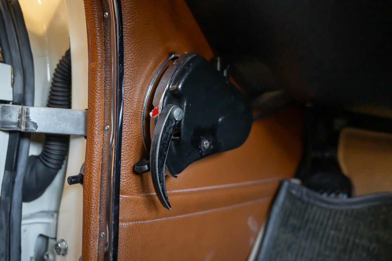 MERCEDES-BENZ 300 SE-image-26