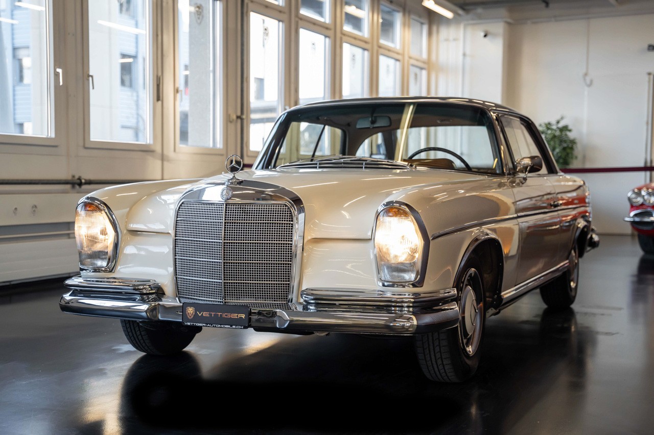 MERCEDES-BENZ 300 SE-showroom-element-2