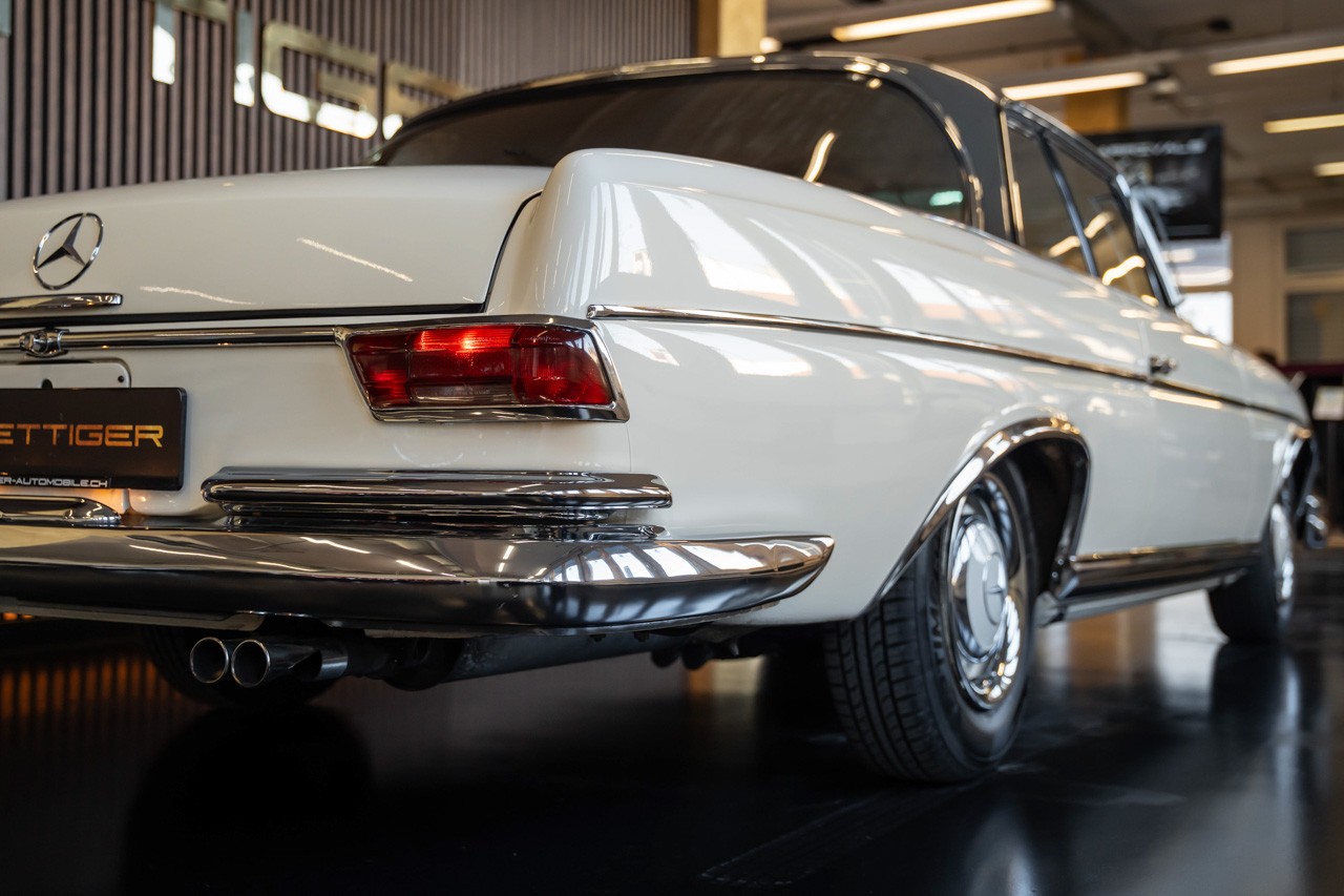MERCEDES-BENZ 300 SE-image-32