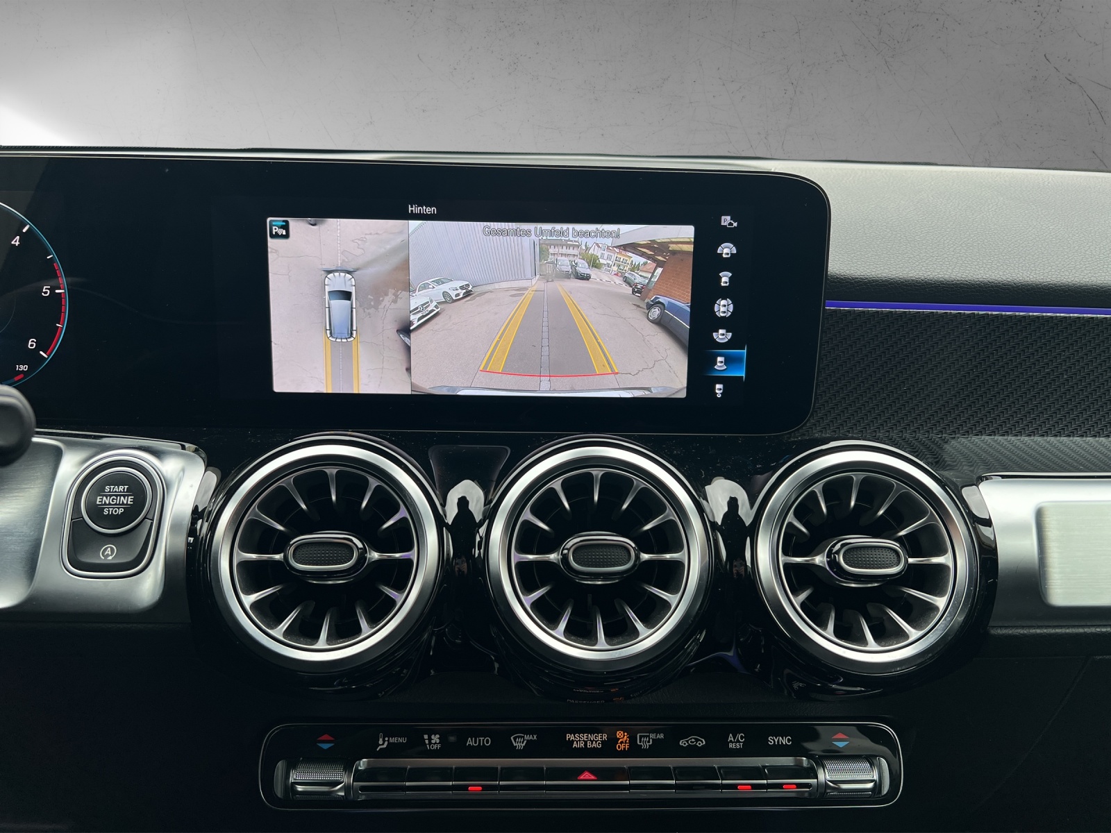 MERCEDES-BENZ GLB 220 d AMG Line 4 MAT.-image-11