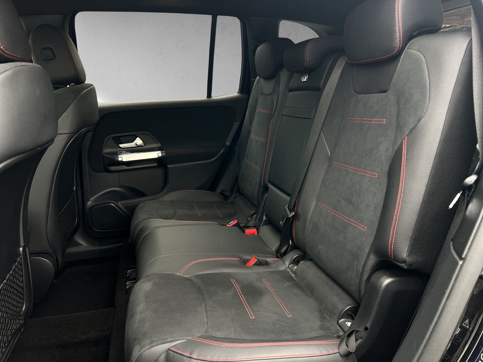 MERCEDES-BENZ GLB 220 d AMG Line 4 MAT.-image-14