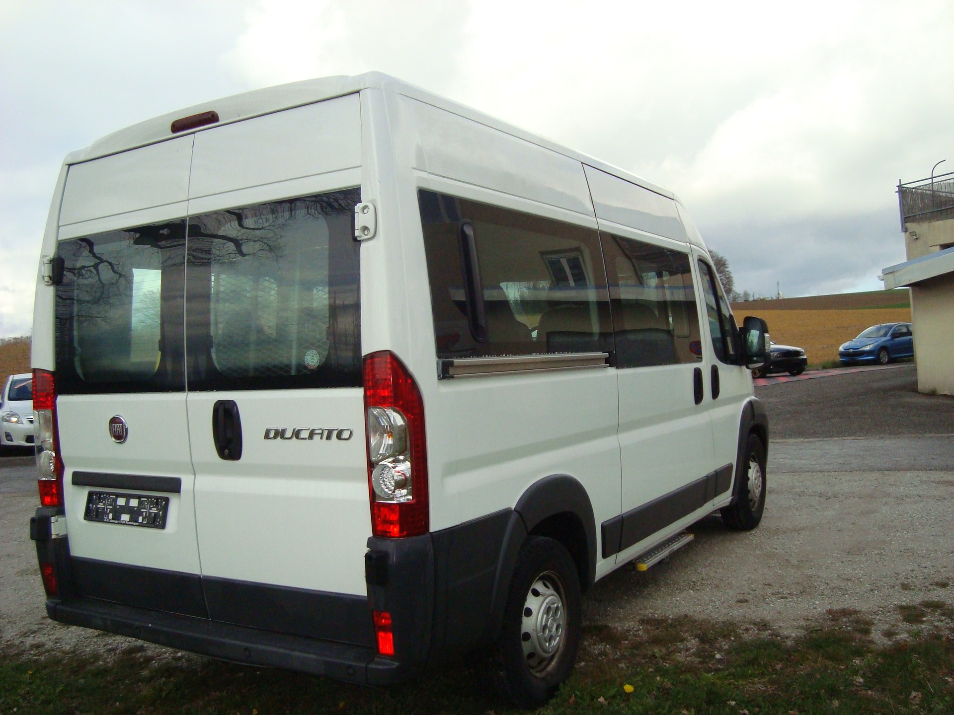 FIAT Ducato 17 3.0 JTD 9 PLACES + ELEVATEUR HANDICAPES-image-2