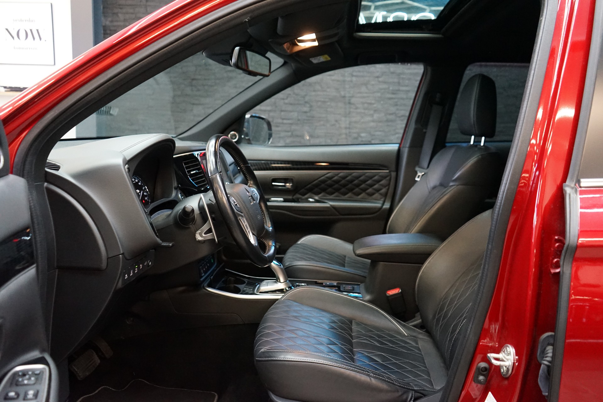 MITSUBISHI Outlander 2.4 PHEV Diamond 4WD Automatic-showroom-element-3