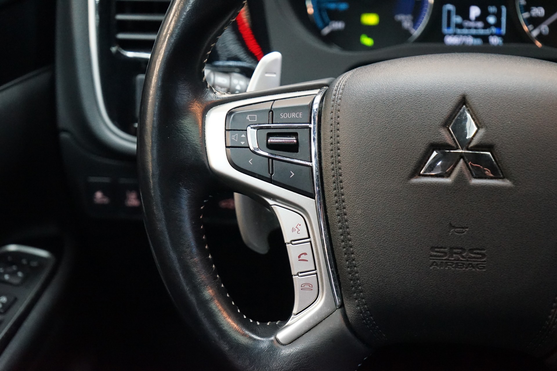 MITSUBISHI Outlander 2.4 PHEV Diamond 4WD Automatic-image-8