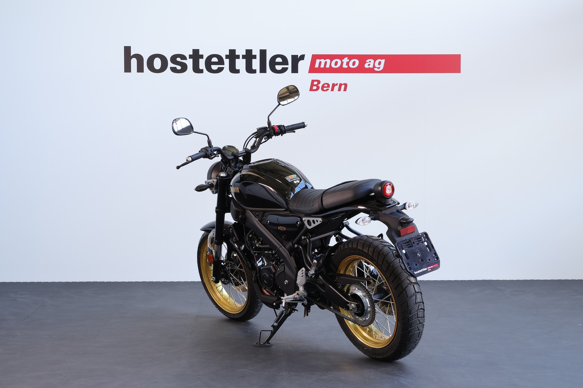 YAMAHA XSR 125 Legacy-showroom-element-3