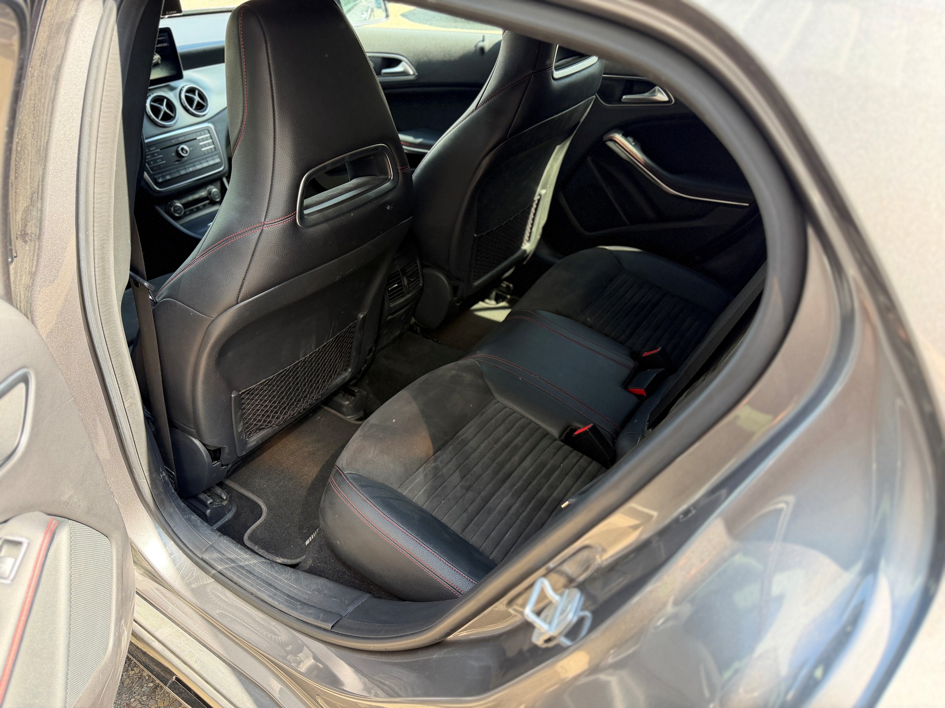 MERCEDES-BENZ GLA 220 d AMG Line 4Matic 7G-DCT-image-11