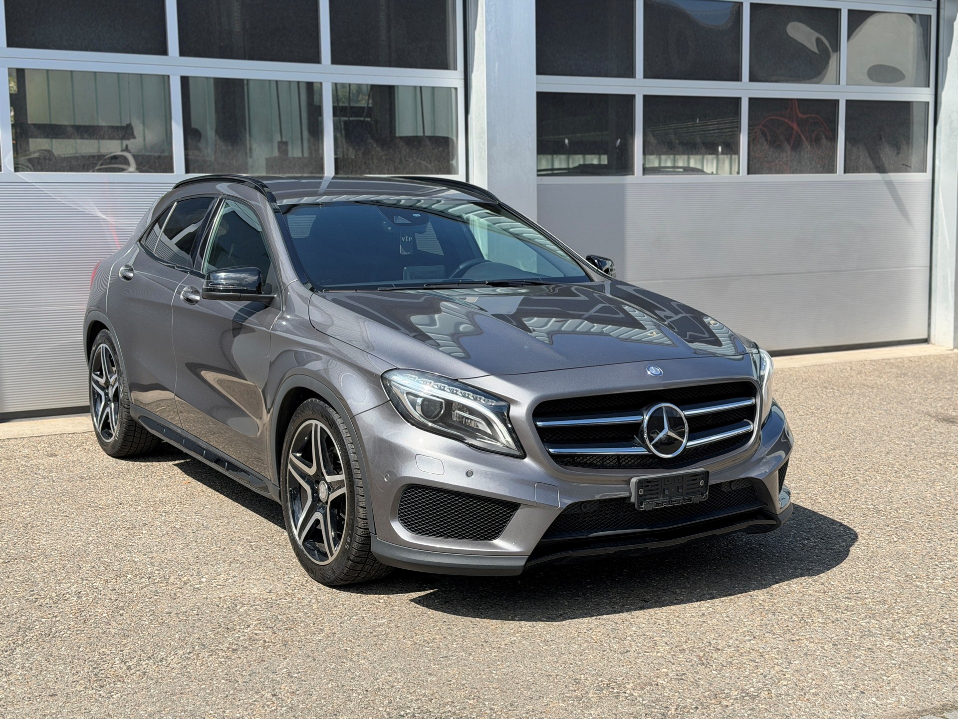 MERCEDES-BENZ GLA 220 d AMG Line 4Matic 7G-DCT-showroom-element-1