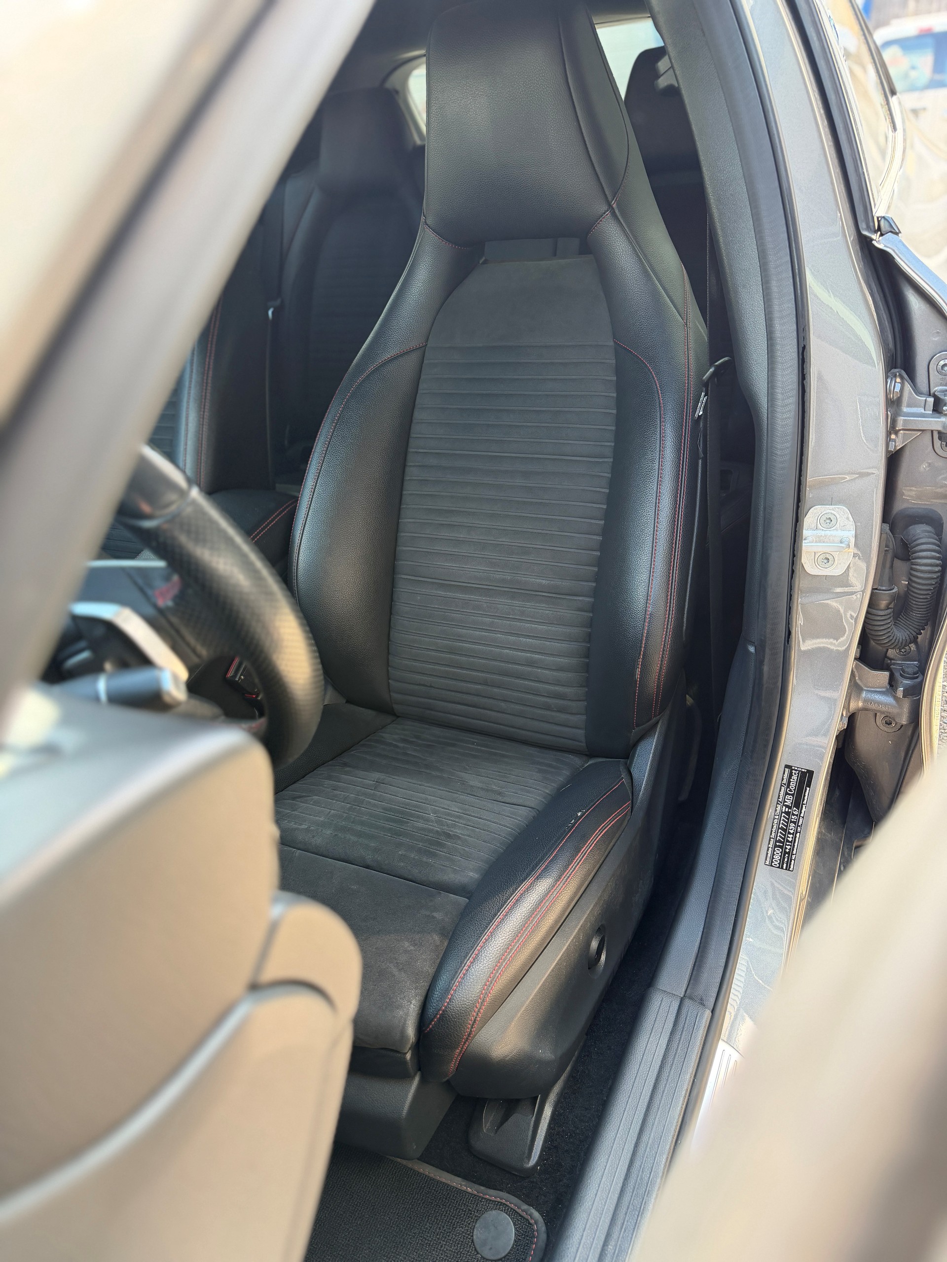 MERCEDES-BENZ GLA 220 d AMG Line 4Matic 7G-DCT-image-10