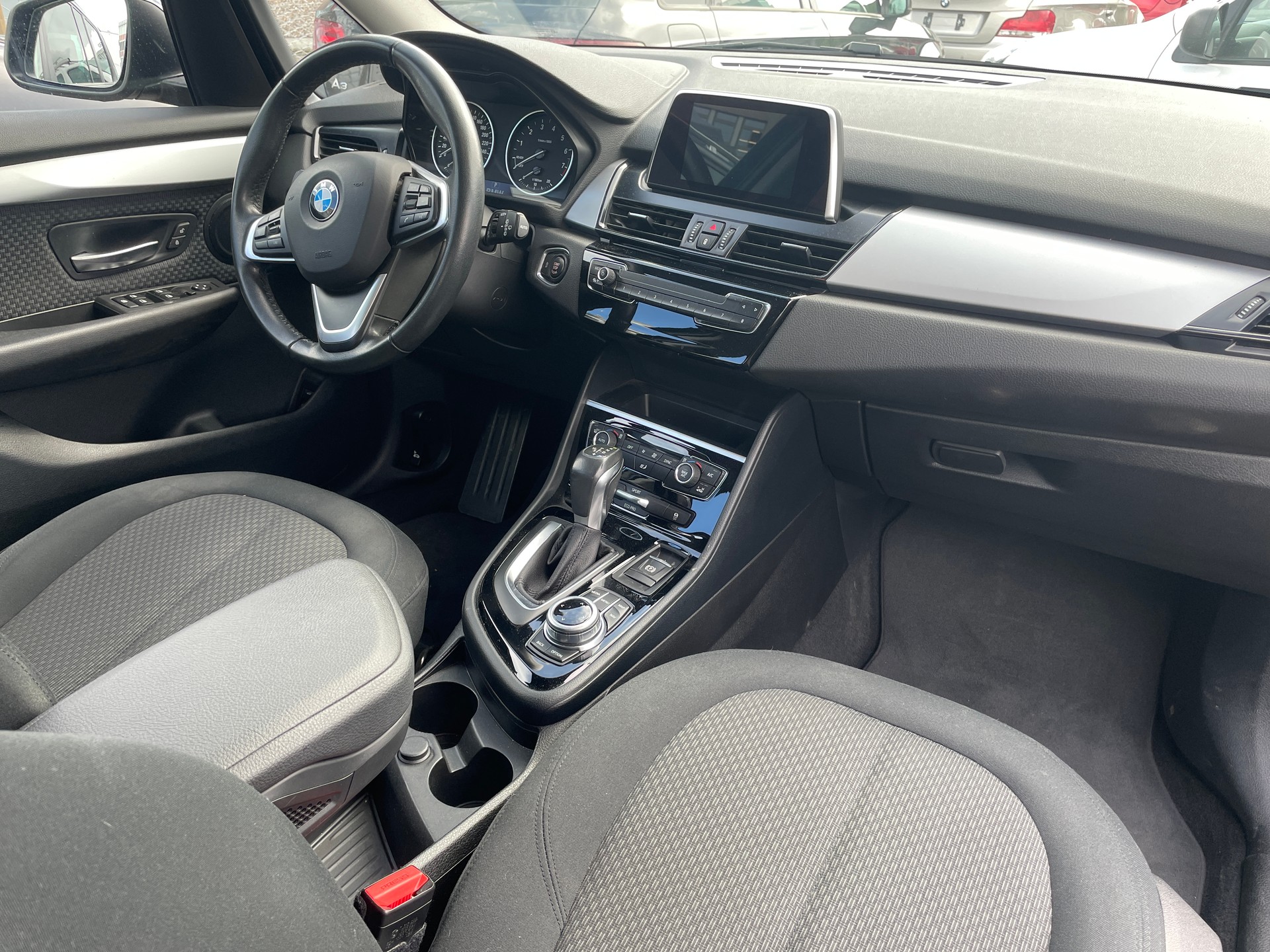 BMW 218i Active Tourer Steptronic-image-10