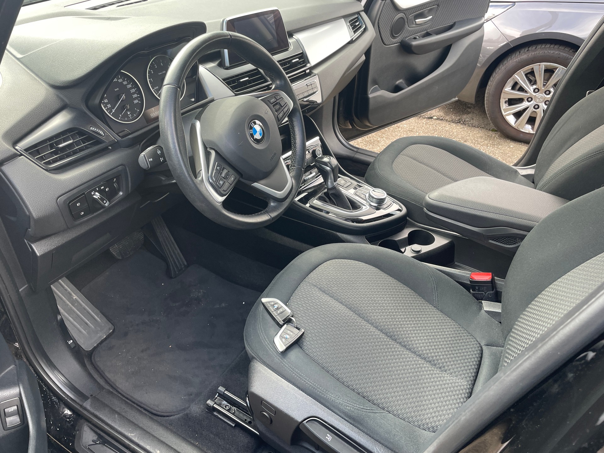 BMW 218i Active Tourer Steptronic-image-7