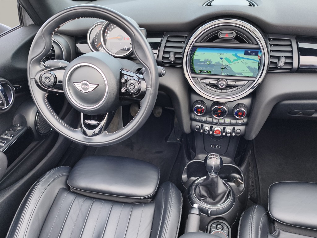 MINI Cabrio F57 1.5i Cooper-image-9