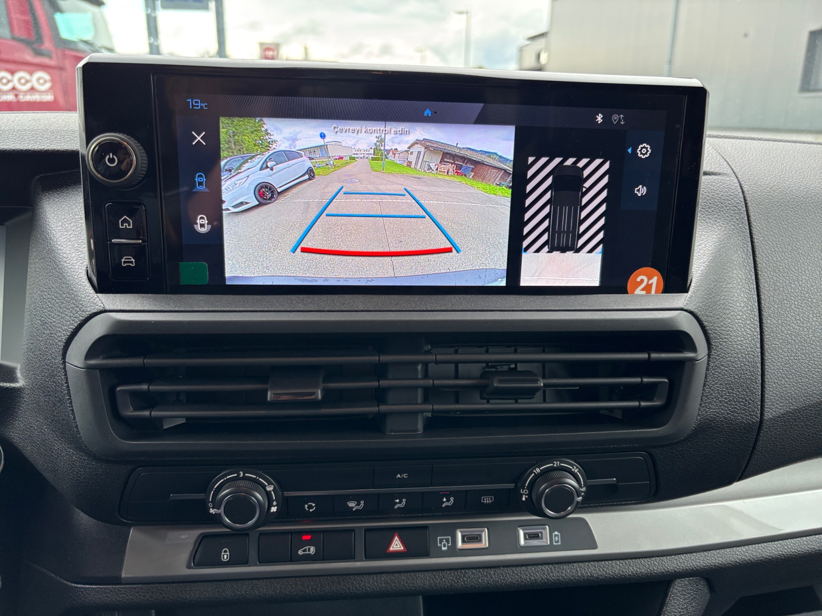 PEUGEOT Expert 2.2 BlueHDi 150 S&S Standard EAT8-image-9
