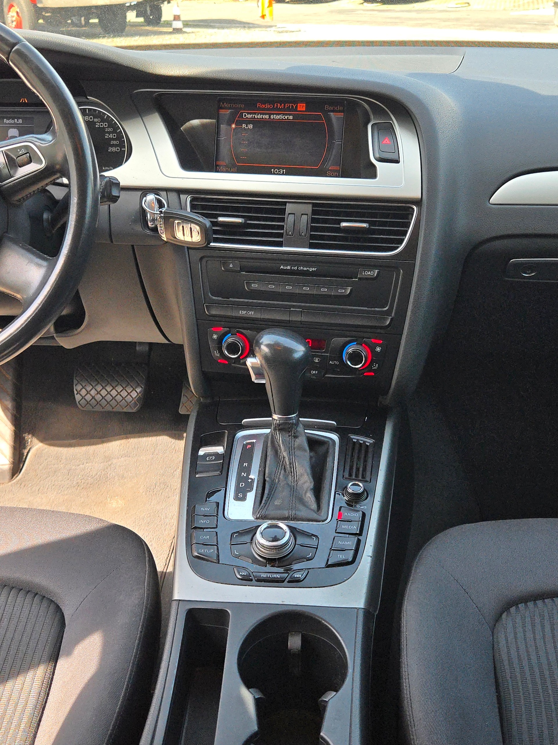 AUDI A4 Avant 1.8 TFSI multitronic-image-9