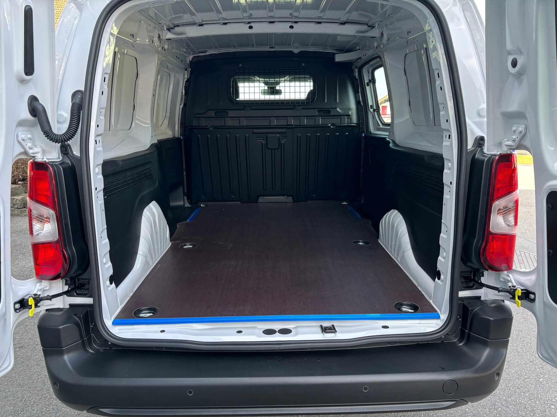 PEUGEOT Partner 1.5HDi S&S Premium Long EAT8-image-4