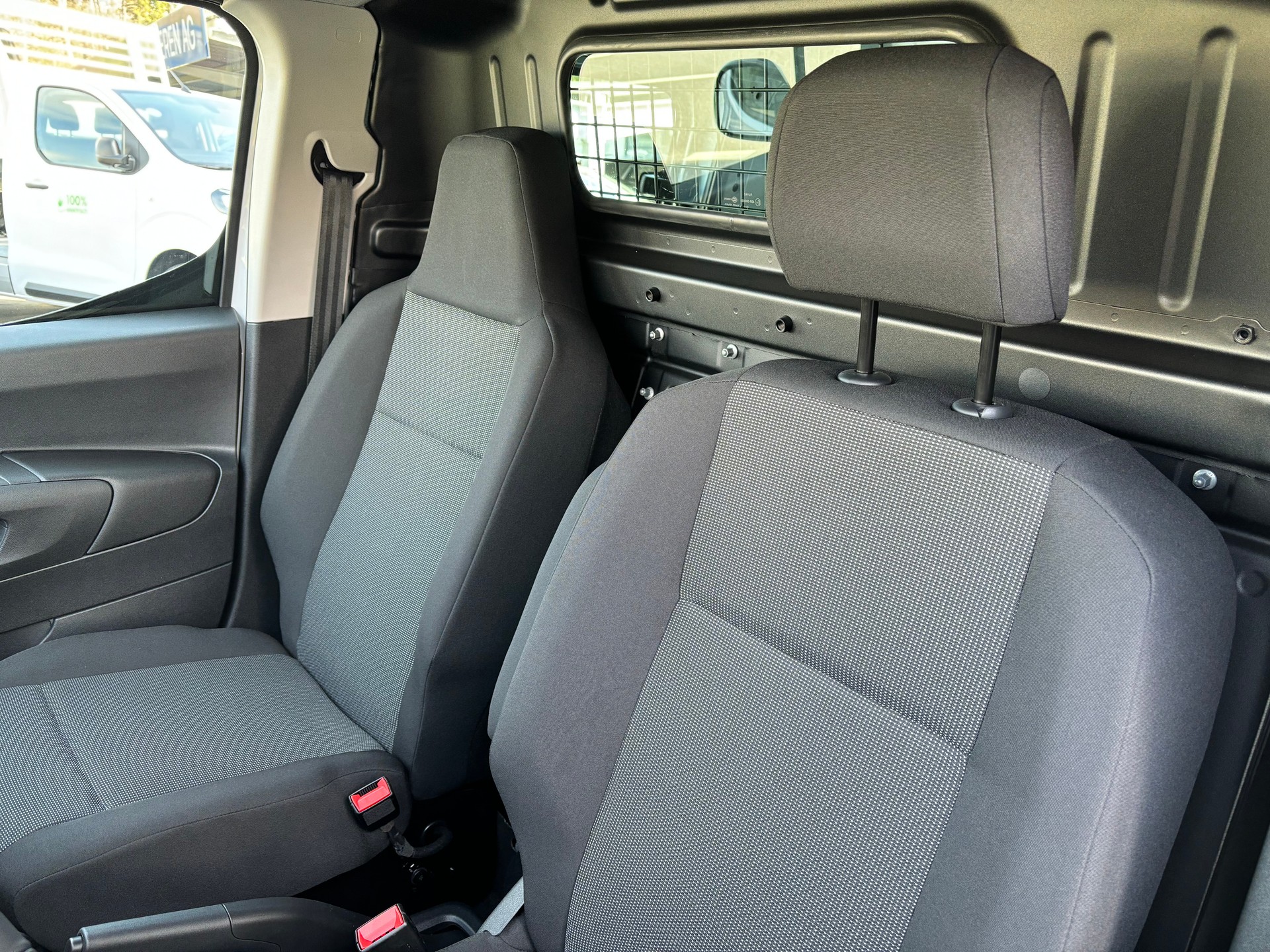 PEUGEOT Partner 1.5HDi S&S Premium Long EAT8-image-10