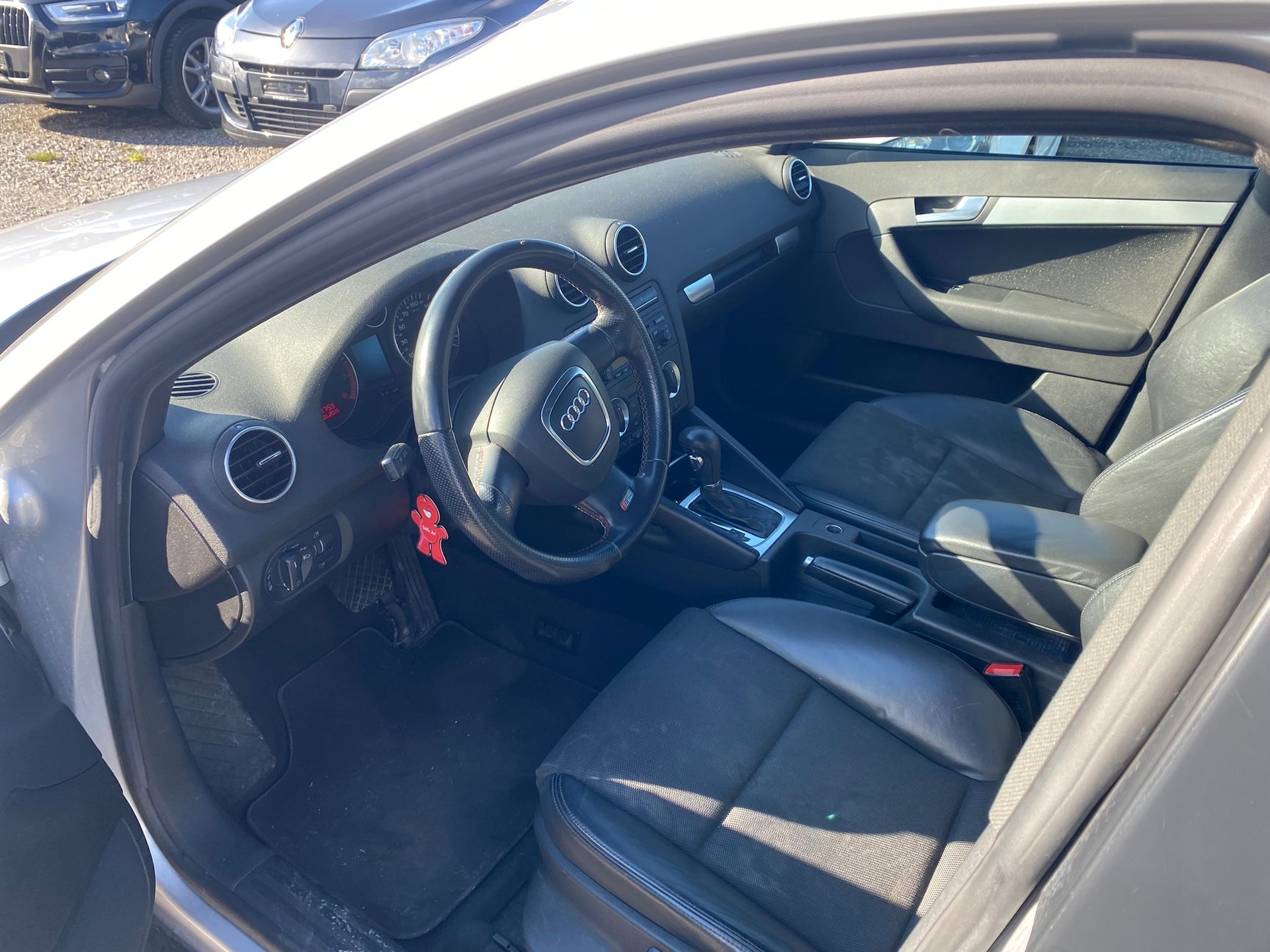 AUDI A3 Sportback 2.0 FSI Attraction-image-9