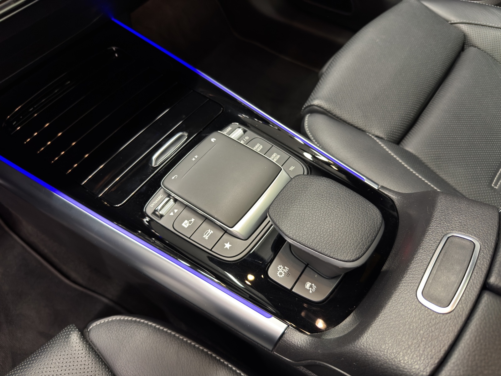 MERCEDES-BENZ AMG GLA 45 S 4matic+-image-15