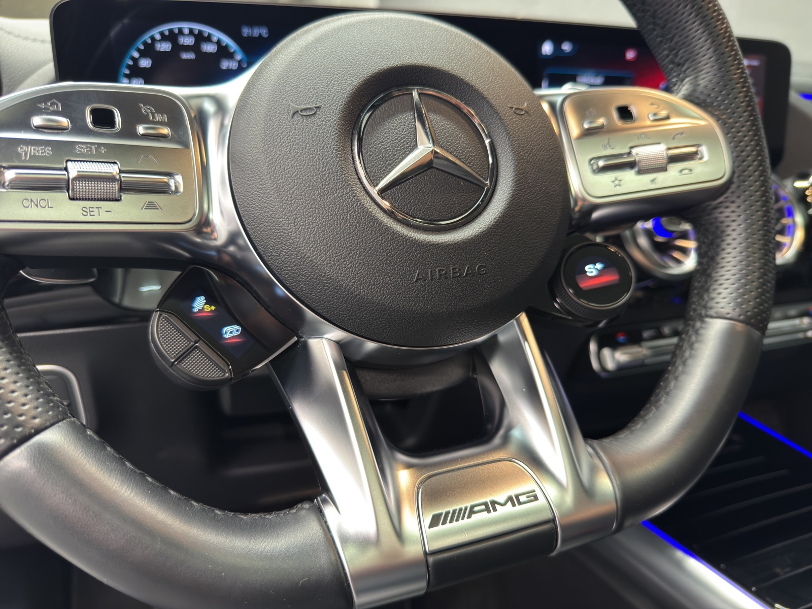 MERCEDES-BENZ AMG GLA 45 S 4matic+-image-14