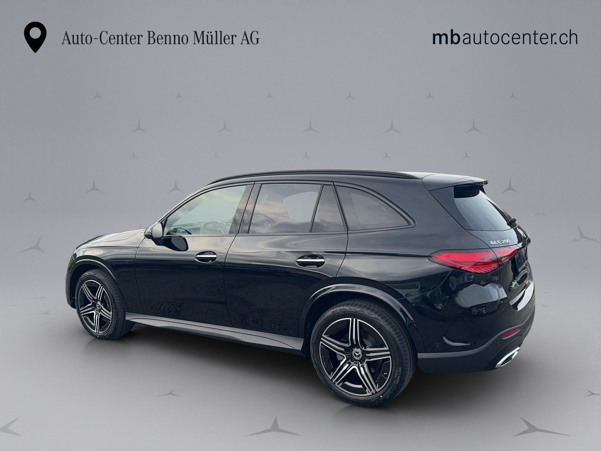 MERCEDES-BENZ GLC 200 AMG Line 4matic-image-2