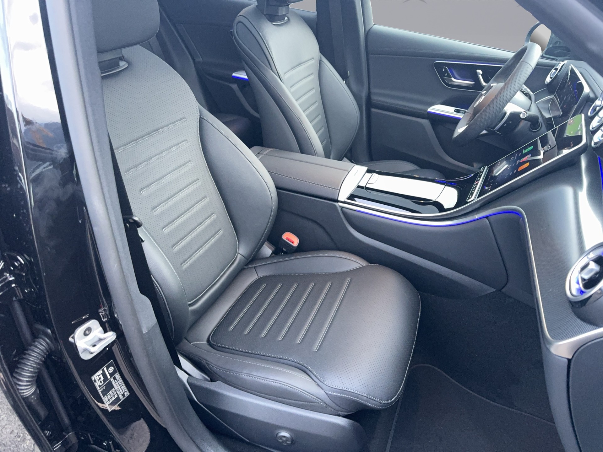 MERCEDES-BENZ GLC 200 AMG Line 4matic-image-13