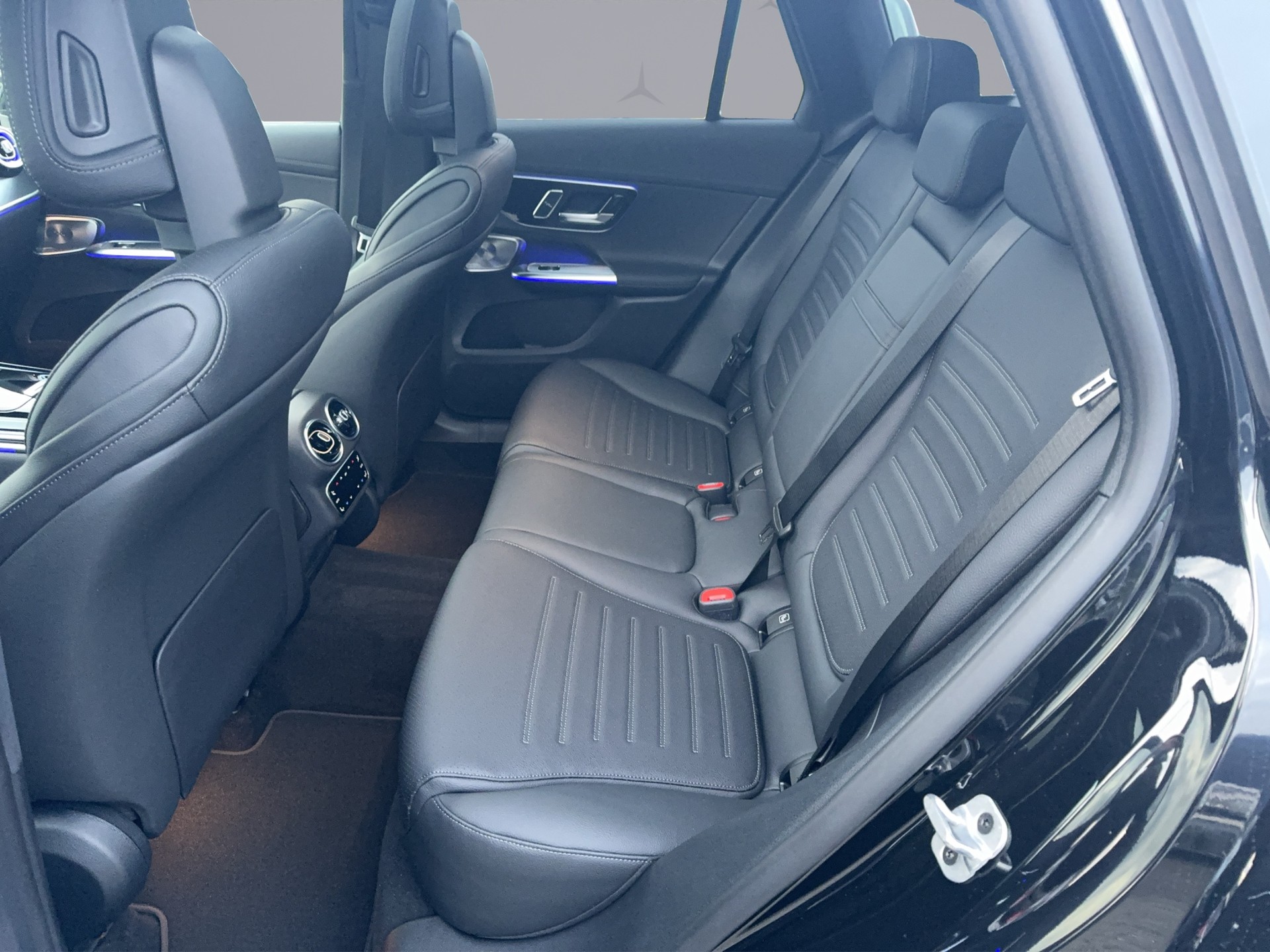 MERCEDES-BENZ GLC 200 AMG Line 4matic-image-9