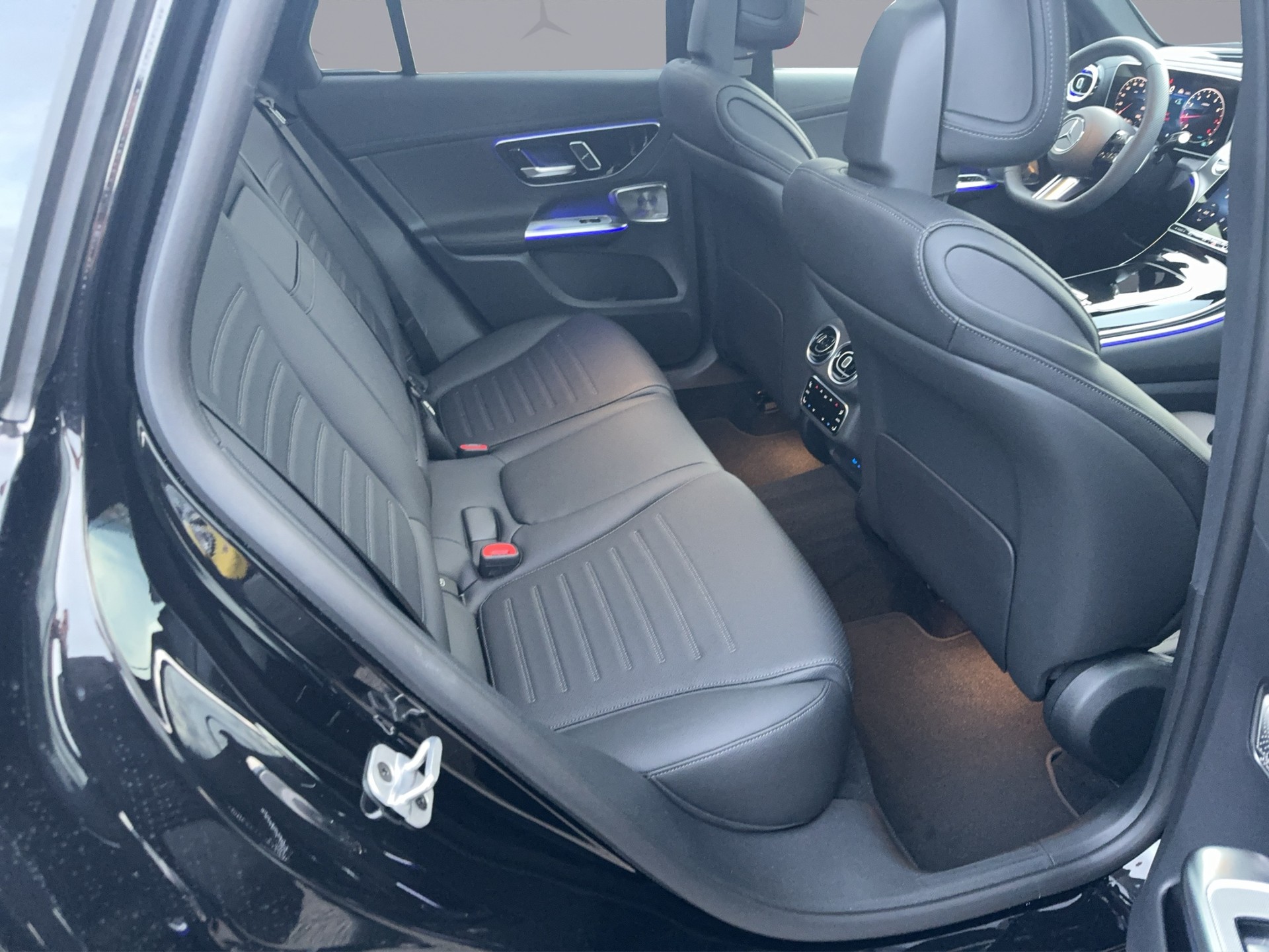 MERCEDES-BENZ GLC 200 AMG Line 4matic-image-14