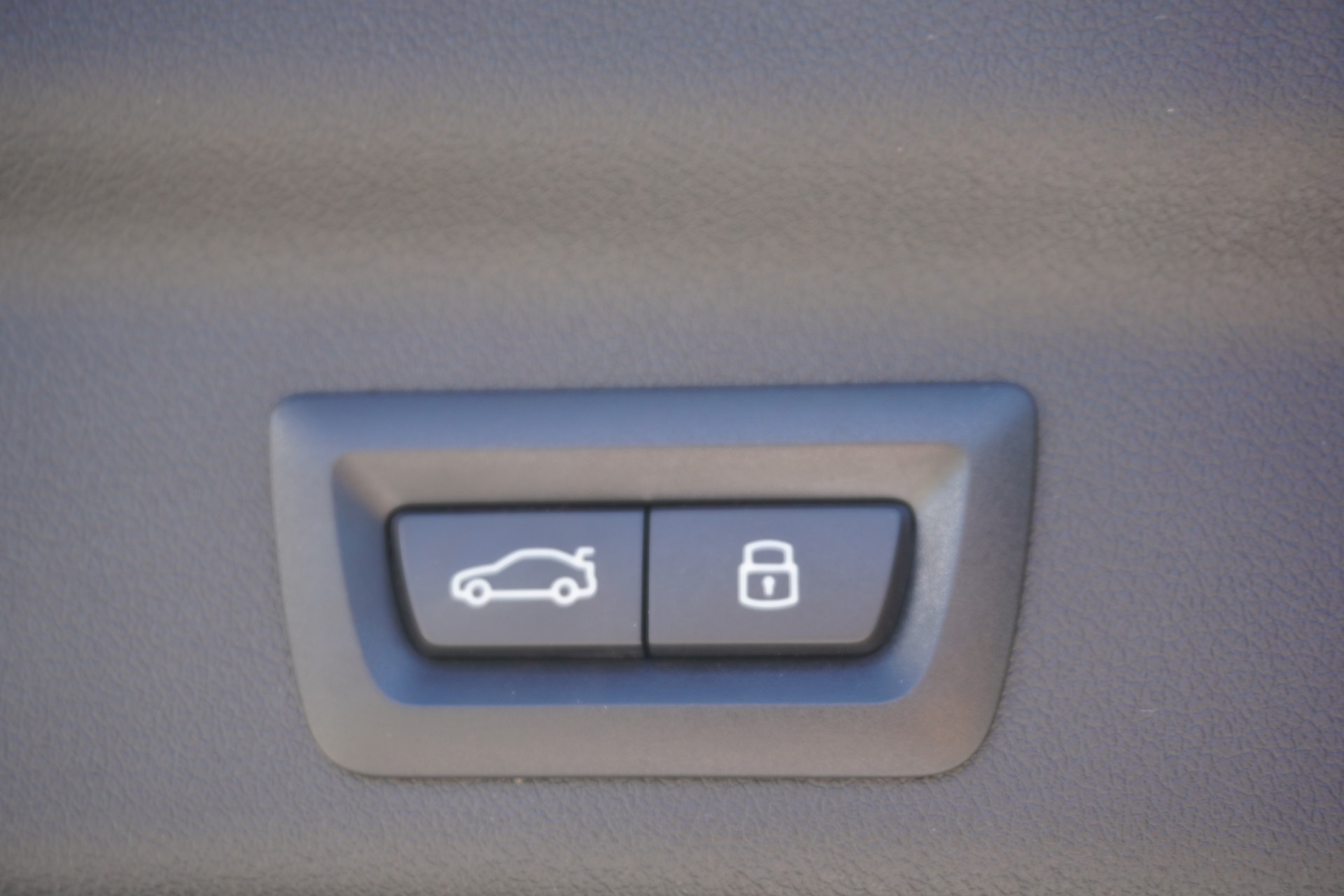 BMW iX1 xDrive 30 xLine-image-12