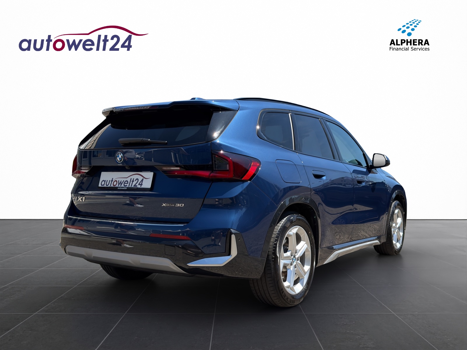 BMW iX1 xDrive 30 xLine-image-4