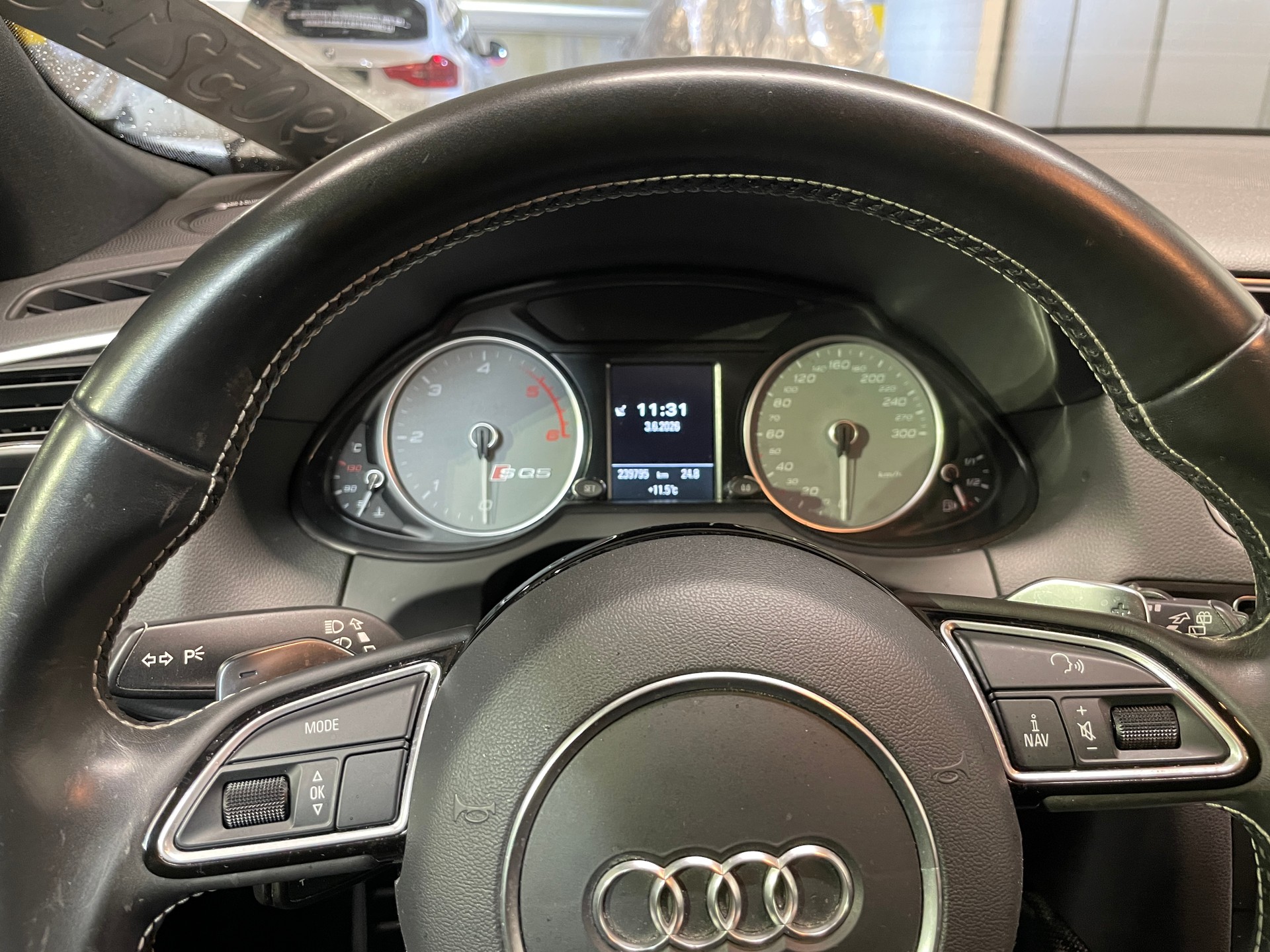 AUDI SQ5 3.0 TDI plus quattro tiptronic-image-23