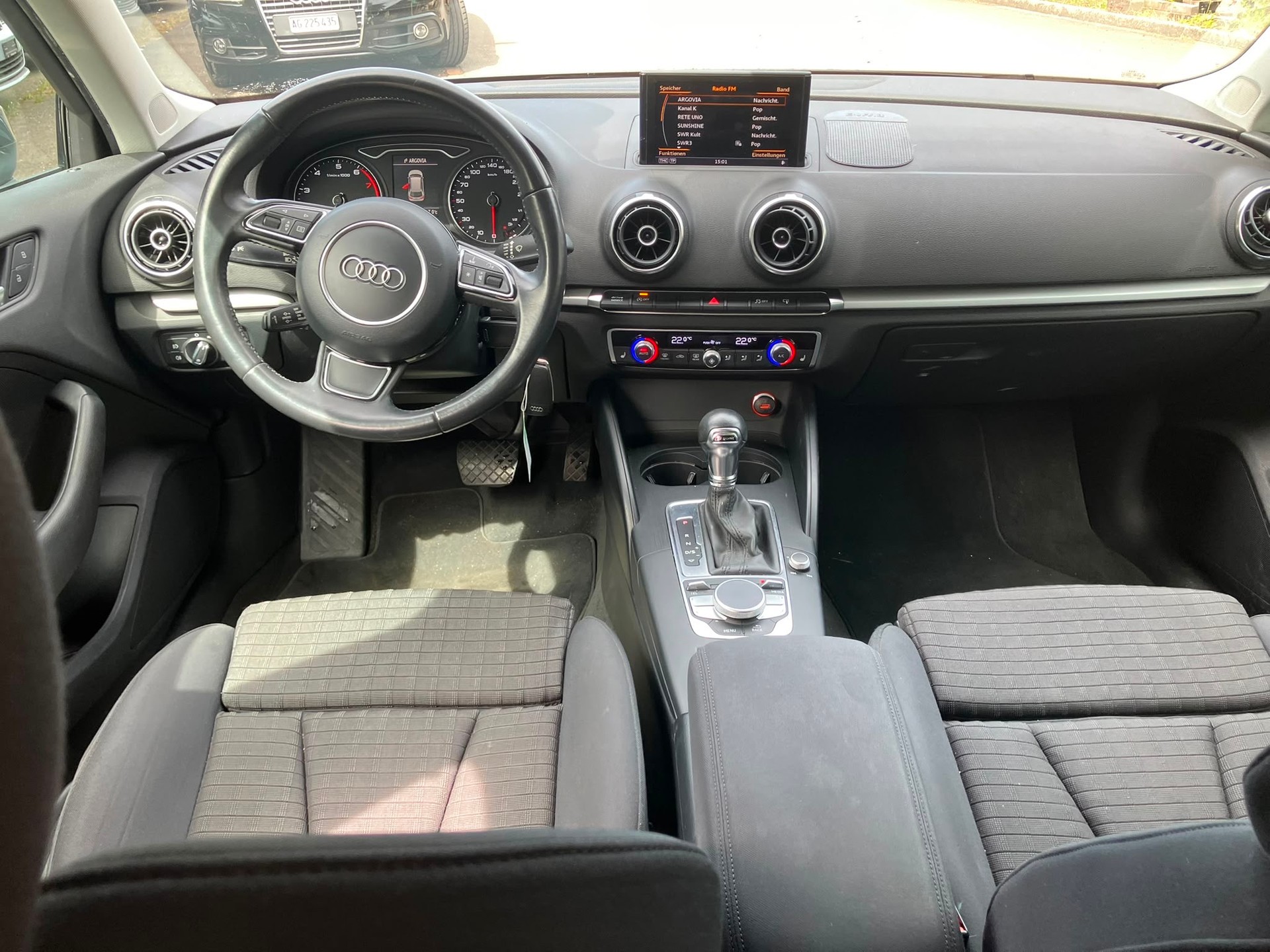 AUDI A3 Sportback 1.4 TFSI Ambiente S-tronic-image-4