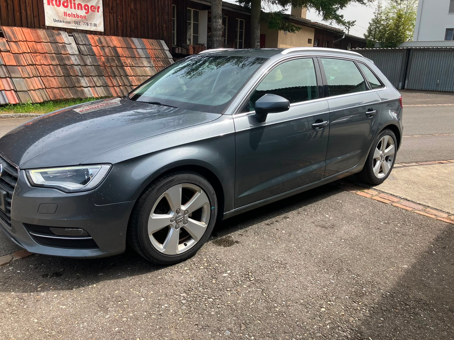 AUDI A3 Sportback 1.4 TFSI Ambiente S-tronic-image-2