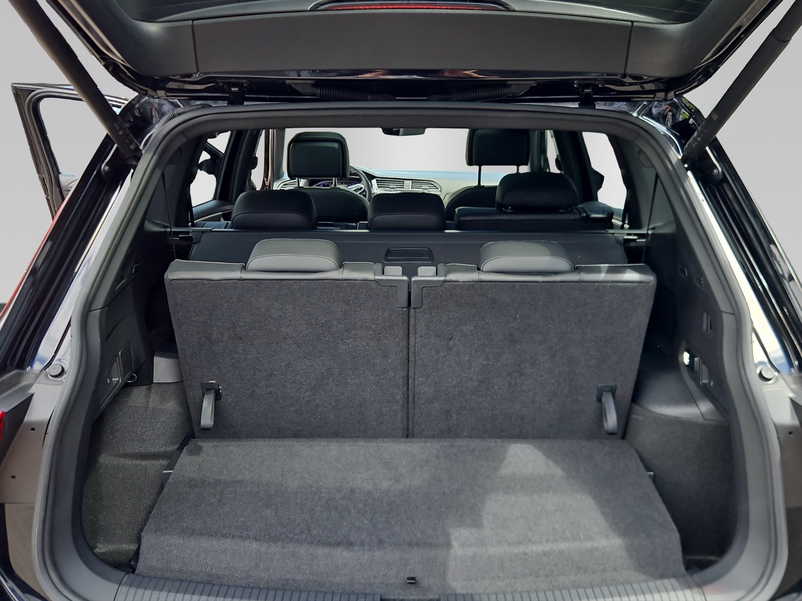 VW Tiguan Allspace 2.0 TDI SCR R-Line 4Motion DSG-image-7