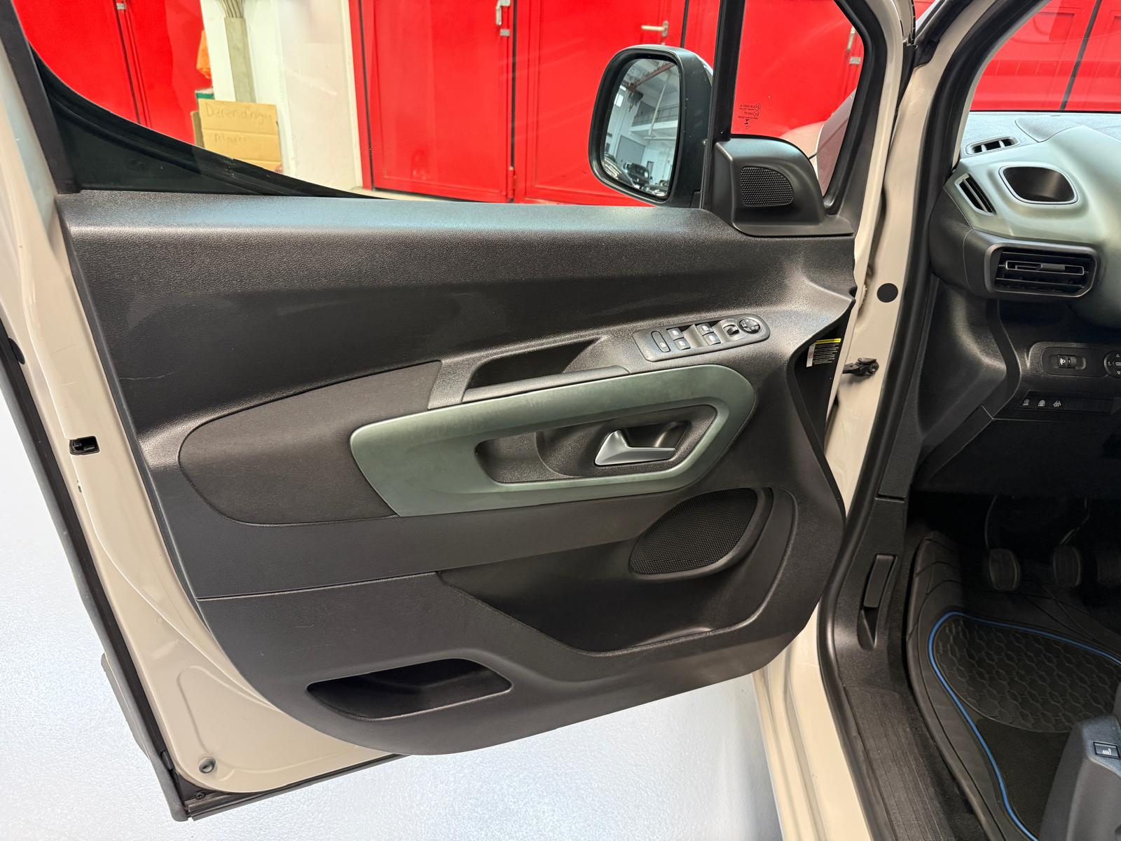 CITROEN Berlingo 1.5 BlueHDi Shine-image-10