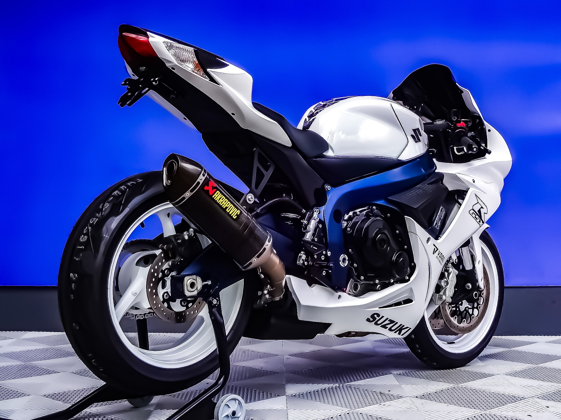 SUZUKI GSX-R 600 L3-image-4