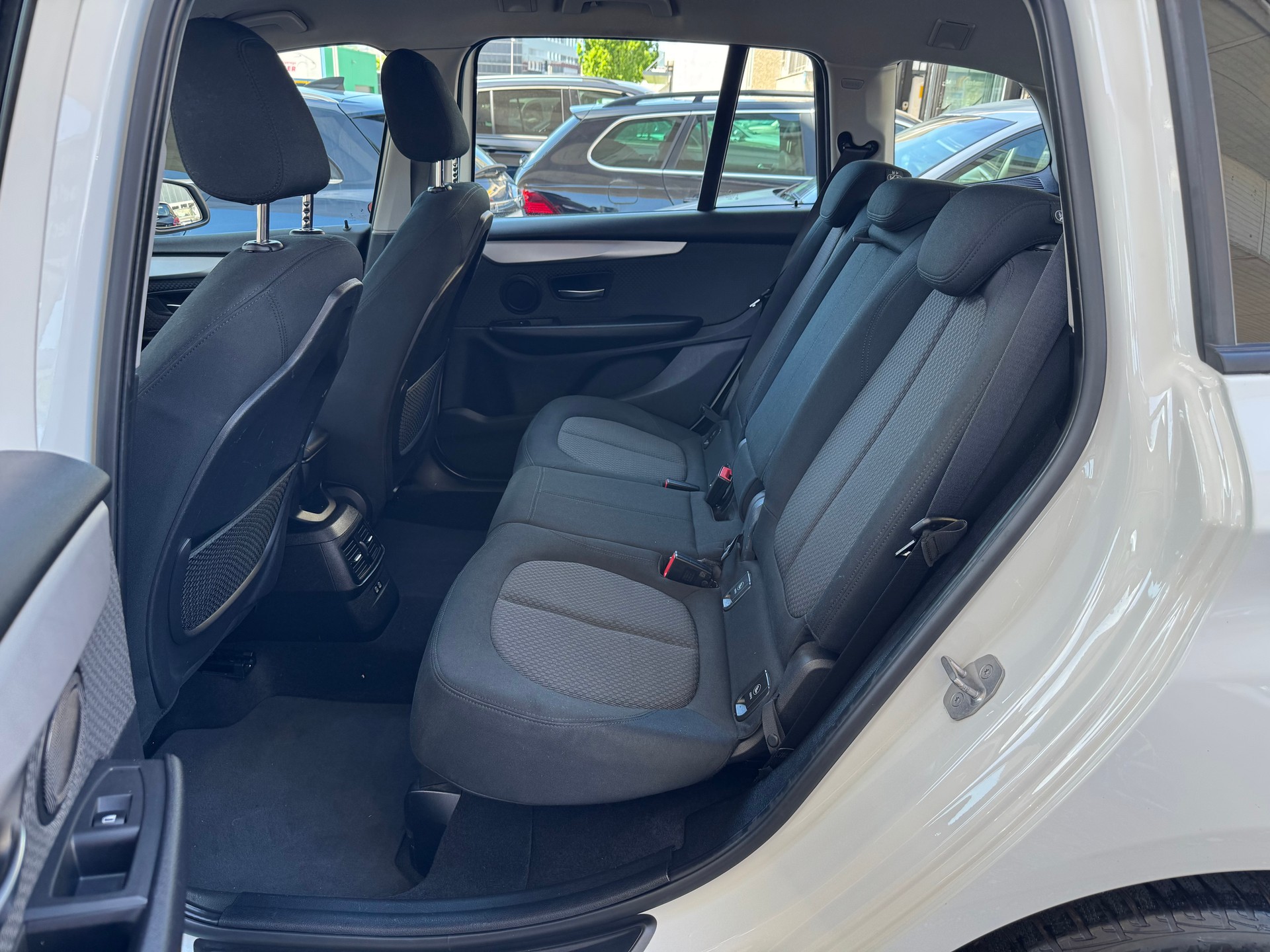 BMW 218d xDrive Gran Tourer Steptronic-image-4