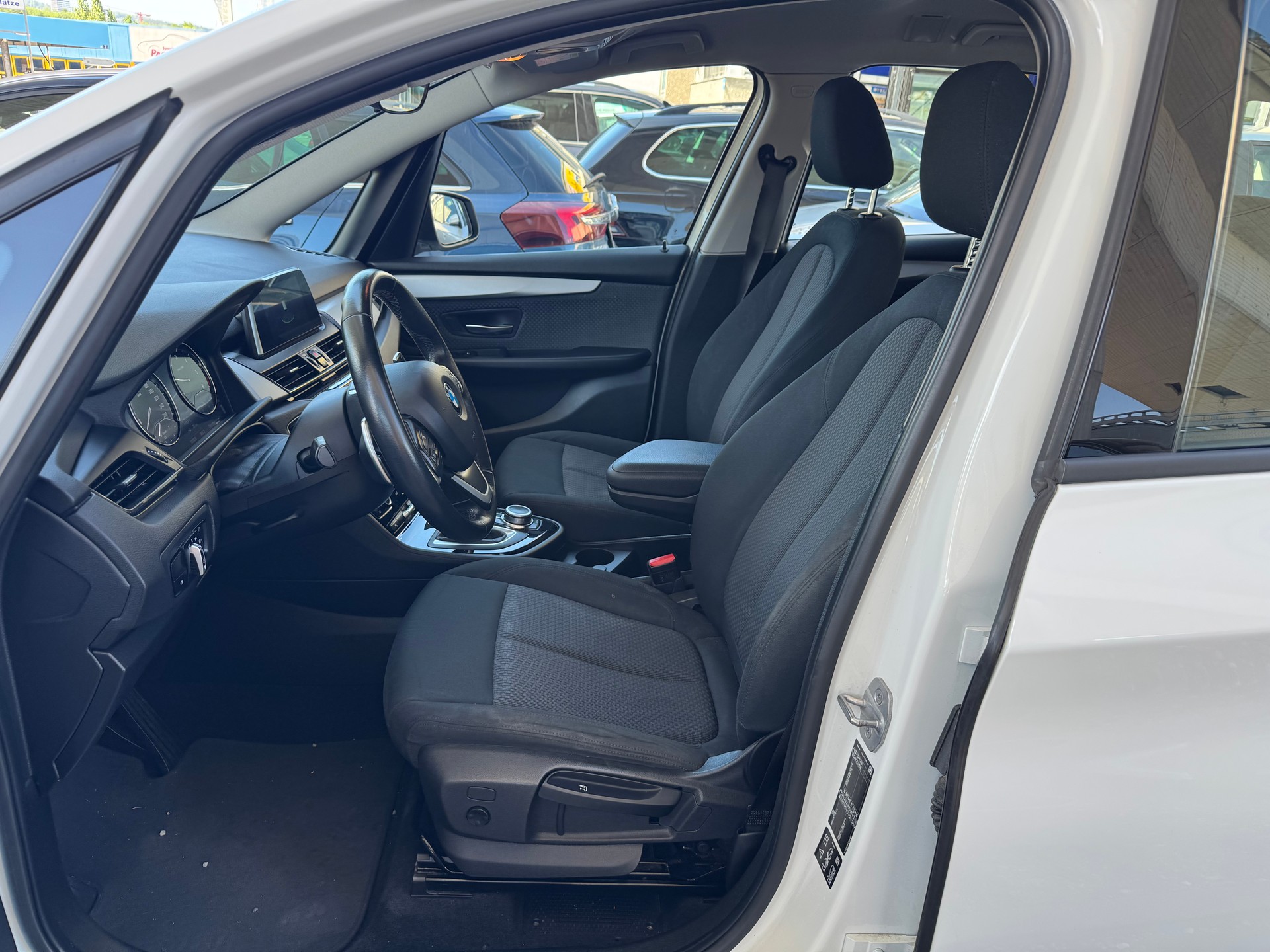 BMW 218d xDrive Gran Tourer Steptronic-image-3
