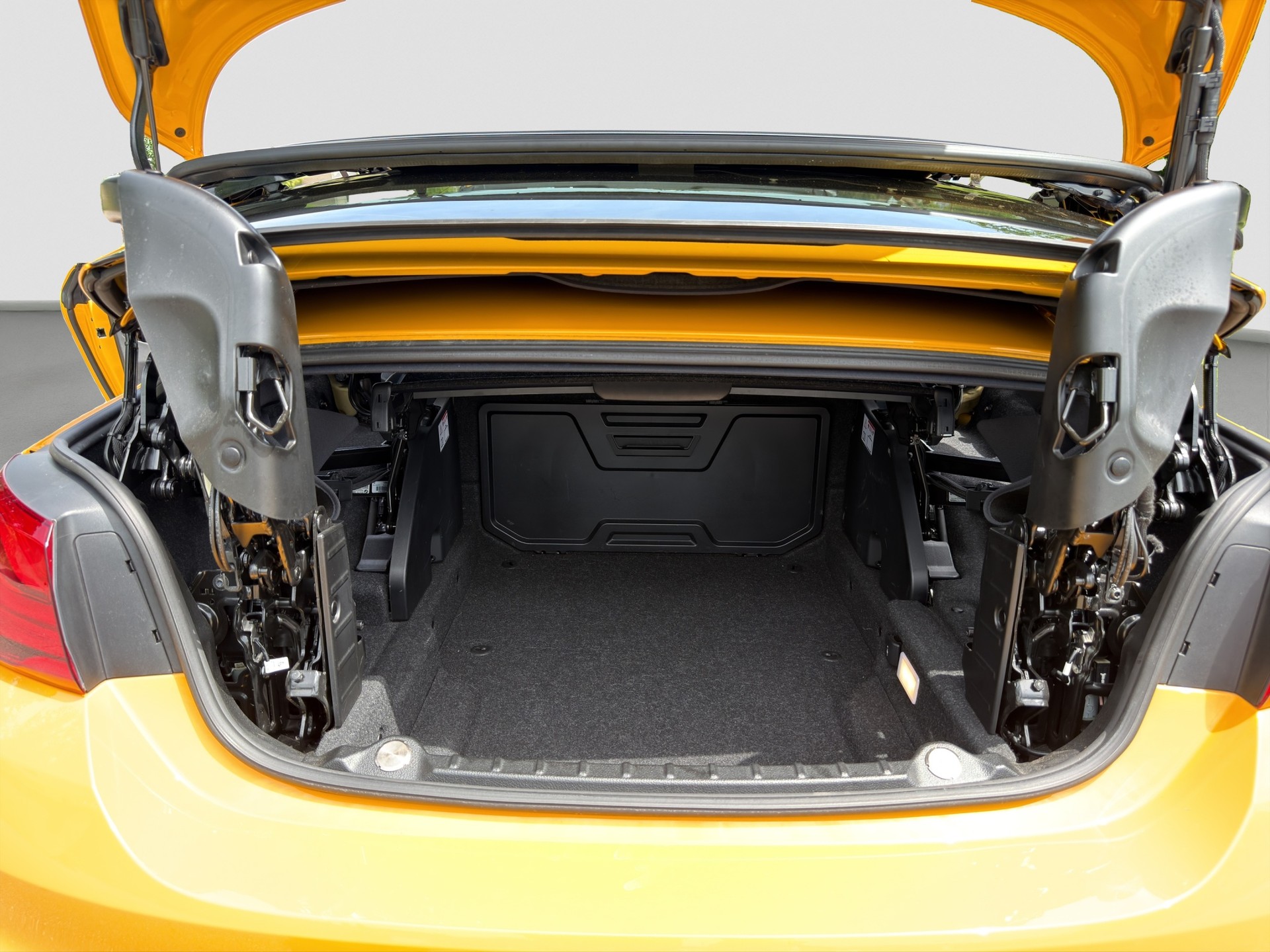 BMW M4 Cabriolet Competition DKG - 30 JAHRE EDITION-image-18