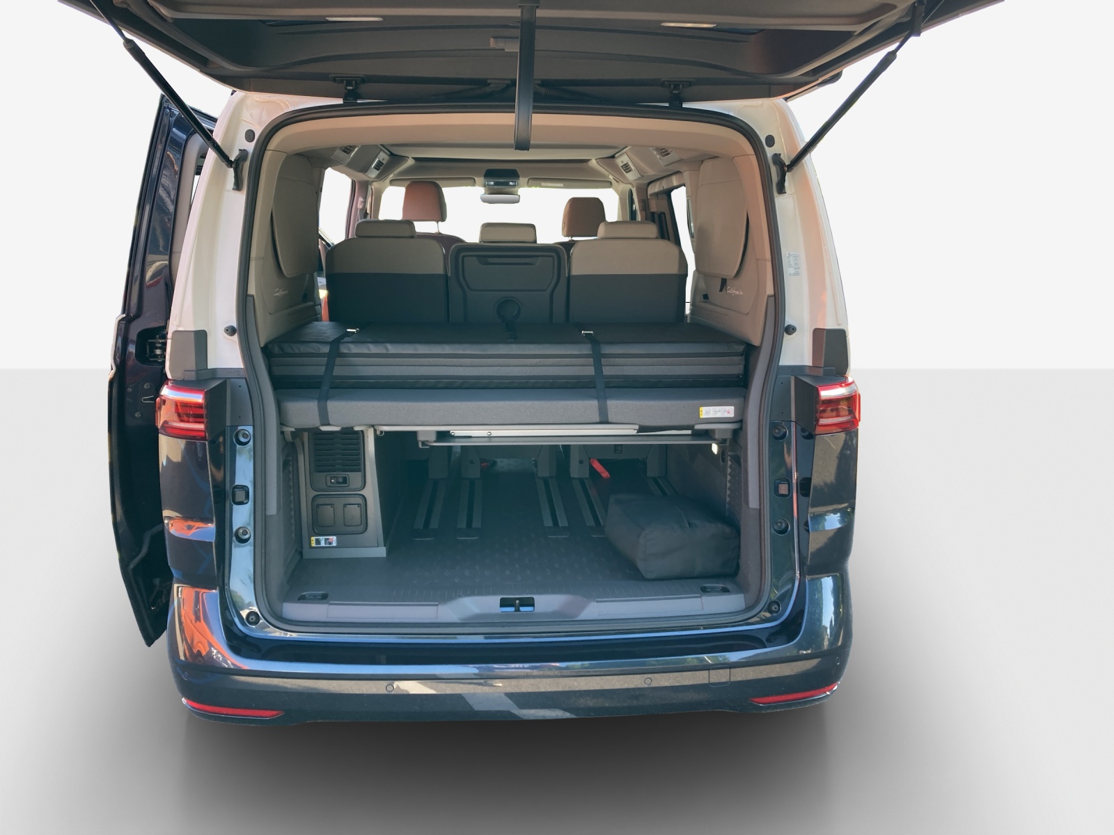 VW California 2.0 TSI Beach Tour-image-12
