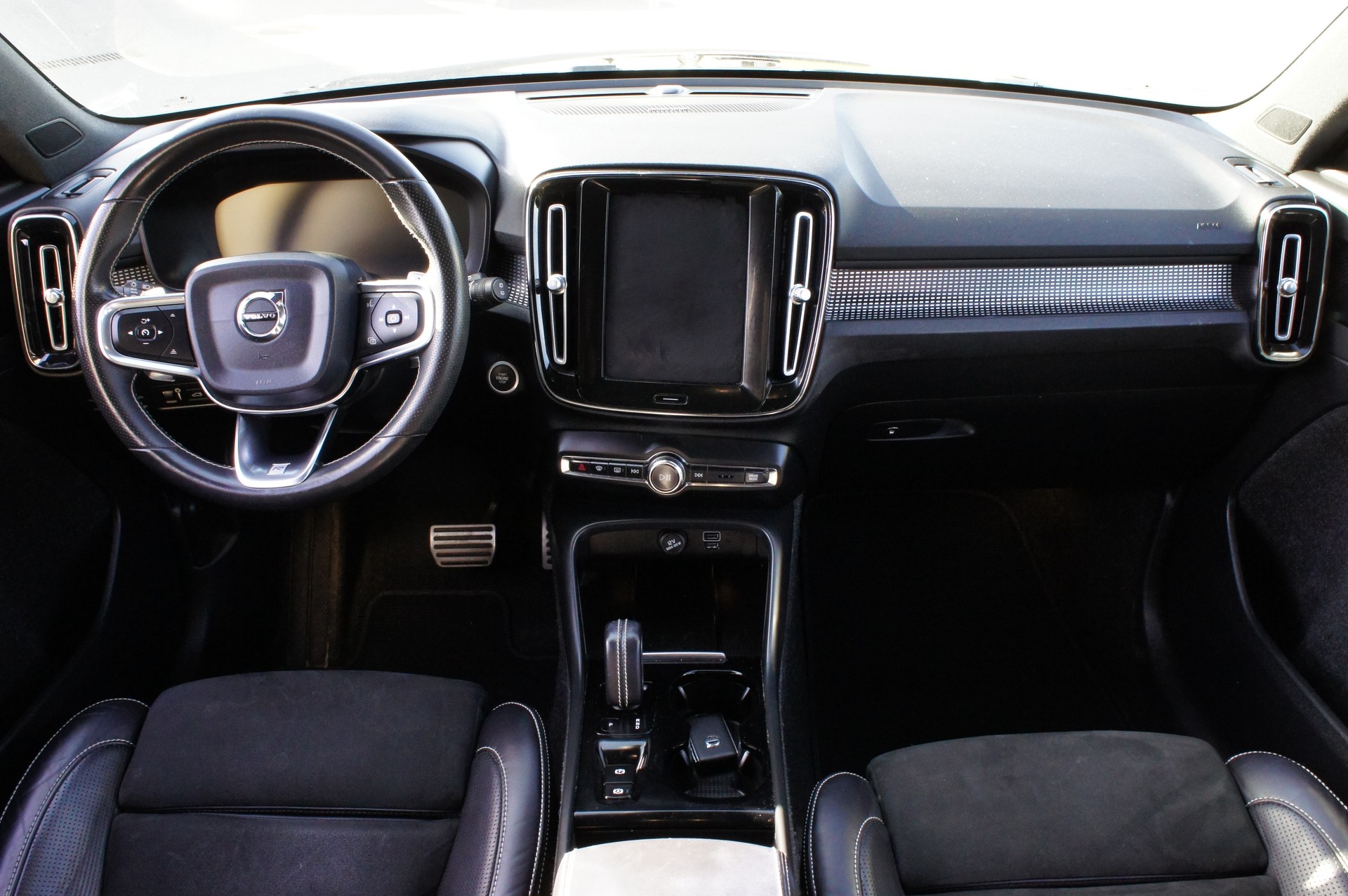 VOLVO XC40 T5 TwE R-Design DCT-image-12