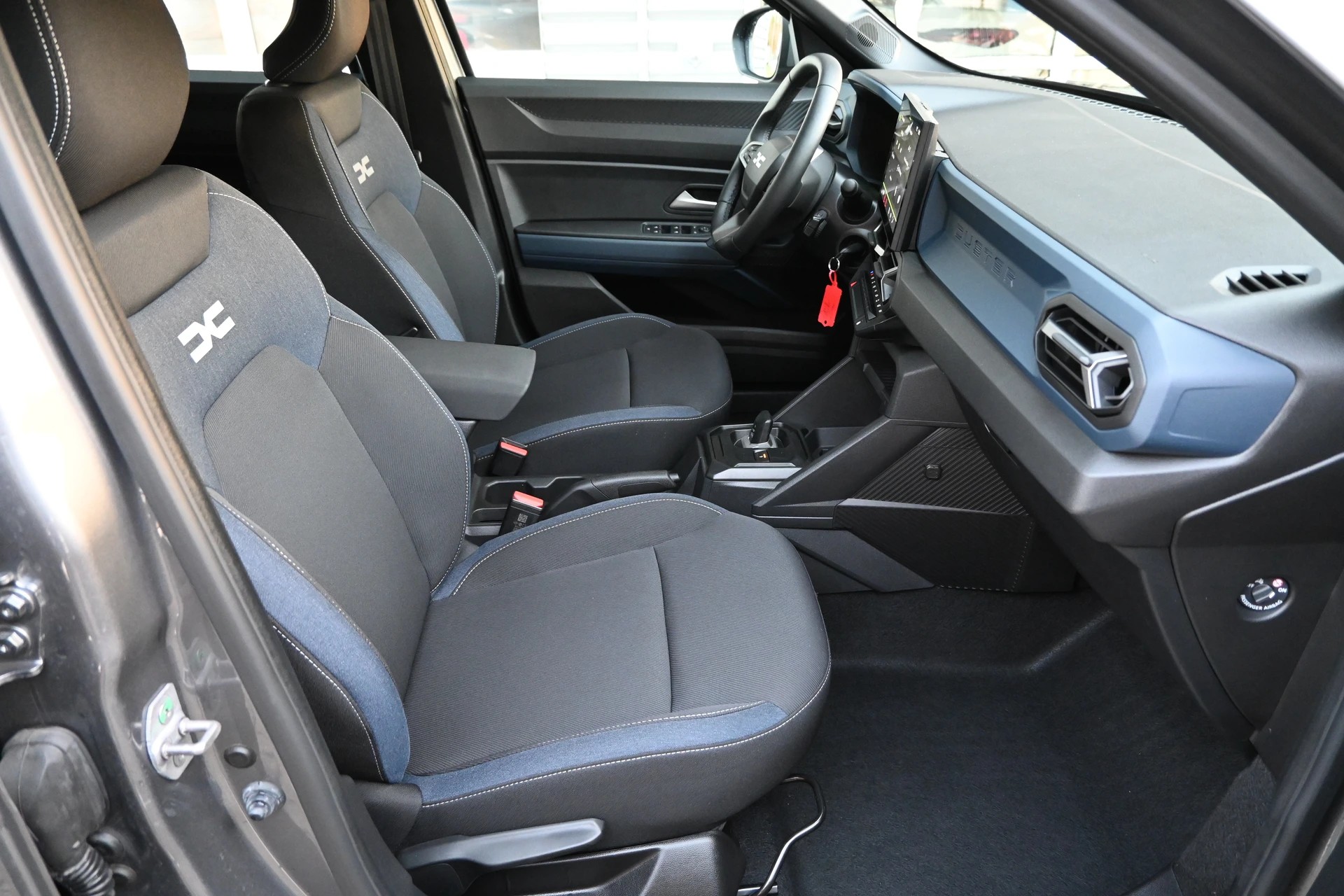 DACIA Duster 1.6 HEV 140PS Expression Automat-image-11