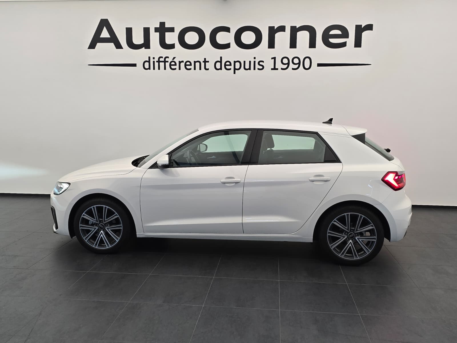 AUDI A1 Sportback 30 TFSI Attraction S-tronic-image-1