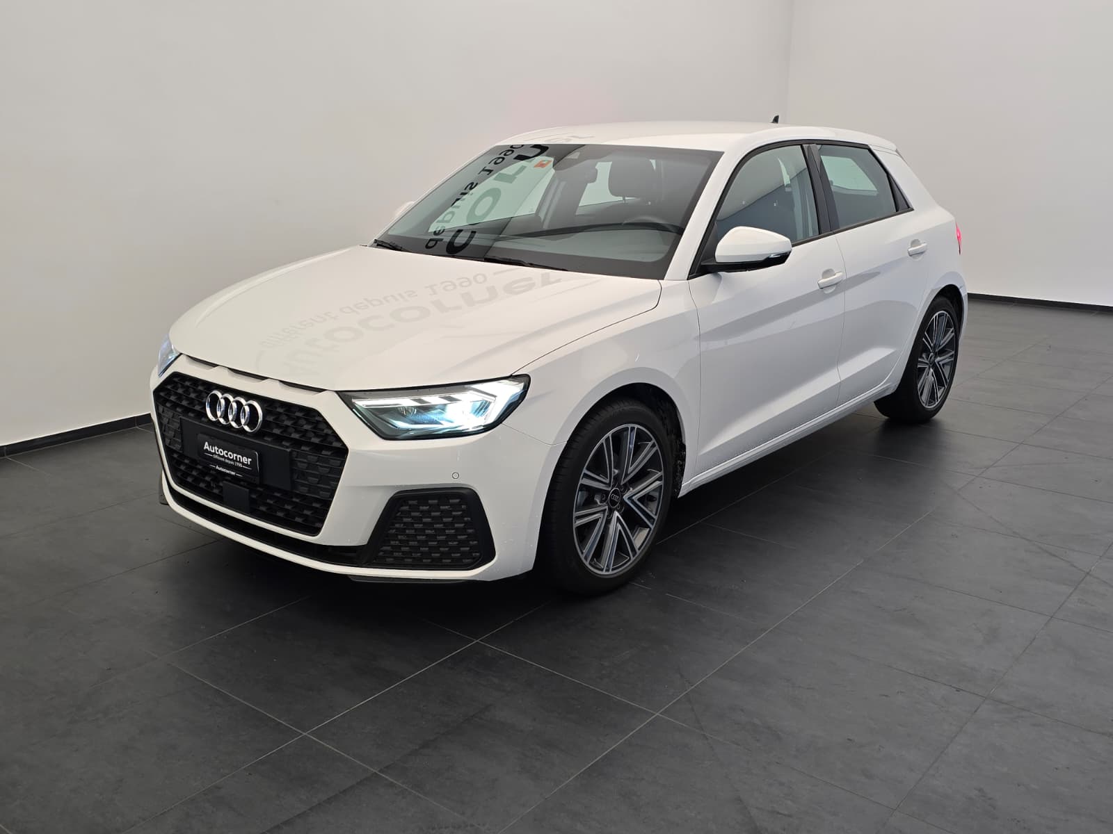AUDI A1 Sportback 30 TFSI Attraction S-tronic-image-2