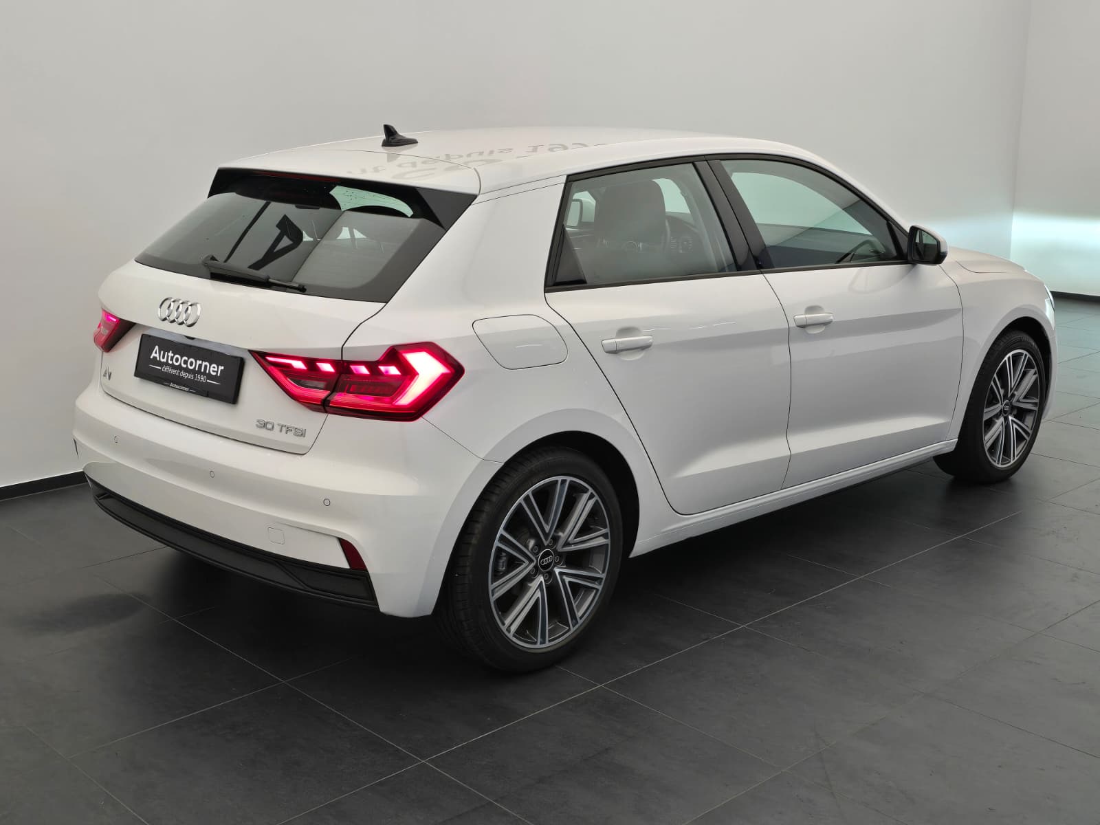AUDI A1 Sportback 30 TFSI Attraction S-tronic-image-6